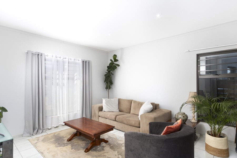6 Bedroom Property for Sale in Sir Lowrys Pass Village Western Cape